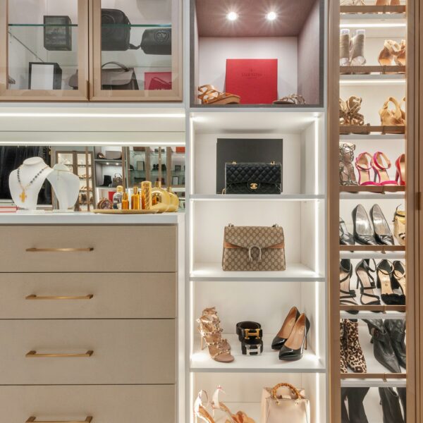 Decluttering Tips: How to Declutter Your Closet in Just One Weekend