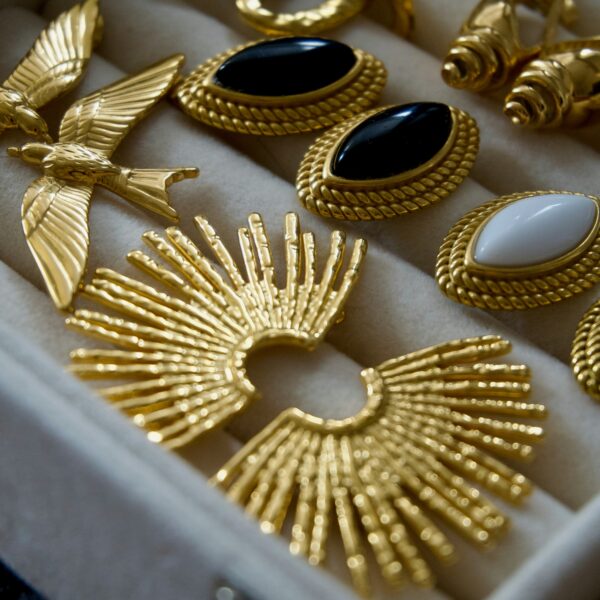 15 Jewelry Organization Ideas That Keep Your Collection Tangle-Free and Easy to Find