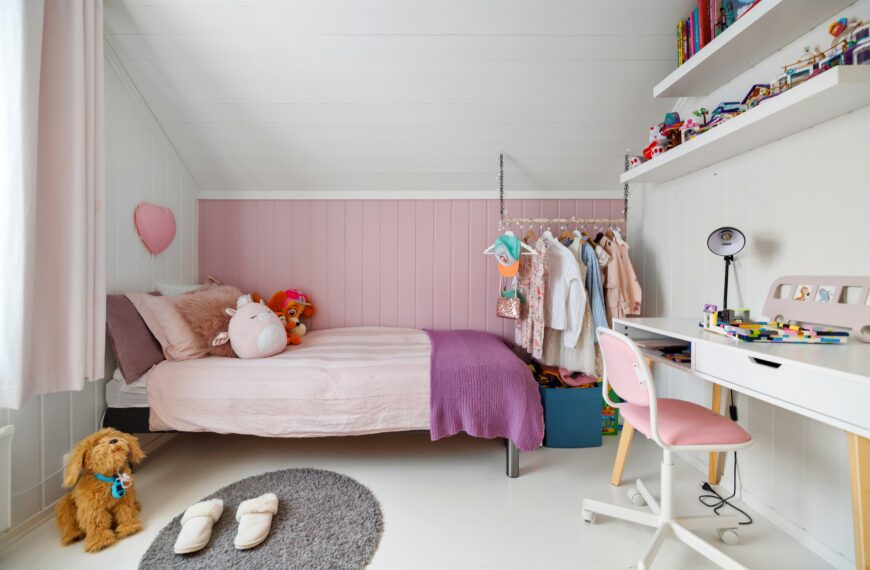 Decluttering Kids’ Room: The Simple System That Keeps Toys, Clothes, and Books Under Control