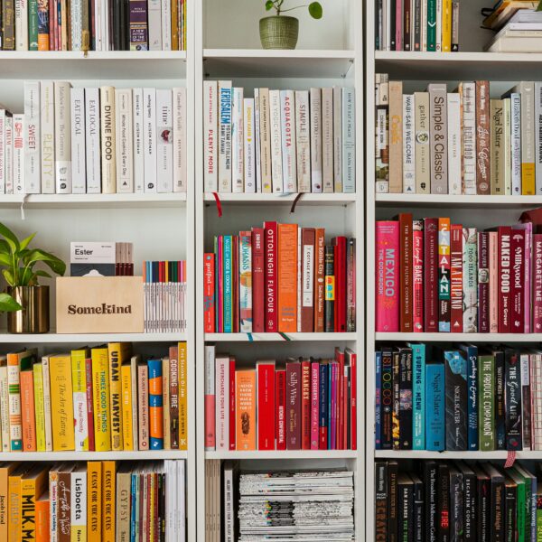Bookshelf Organization Ideas You Must Follow to Turn Your Cluttered Shelves into Calm Reading Spaces