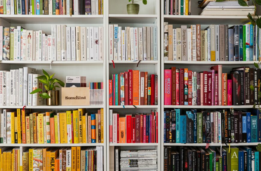 Bookshelf Organization Ideas You Must Follow to Turn Your Cluttered Shelves into Calm Reading Spaces