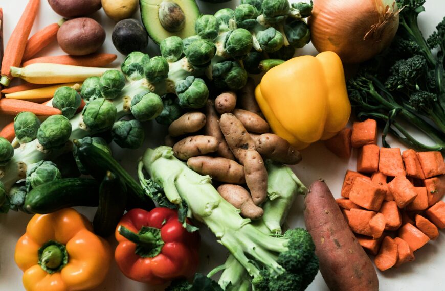 15 Easy Vegetables to Grow From Kitchen Scraps (without Burning A Hole in Your Pocket)