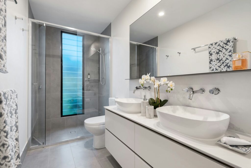 Decluttering Bathroom: The Simple Reset That Keeps Your Bathroom Clean and Easy to Maintain